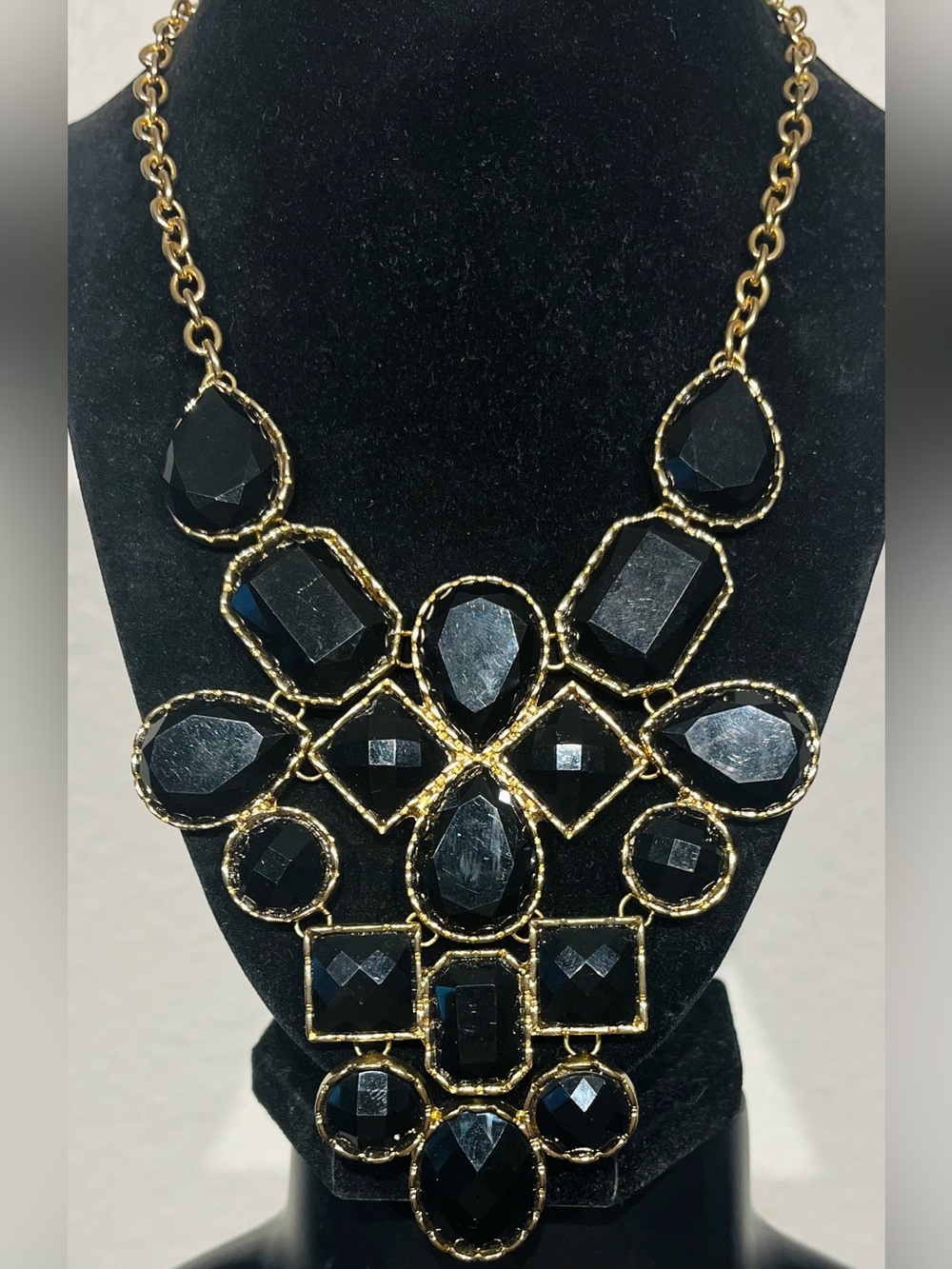 Vintage Gold-Tone Statement Necklace with Black Gemstones